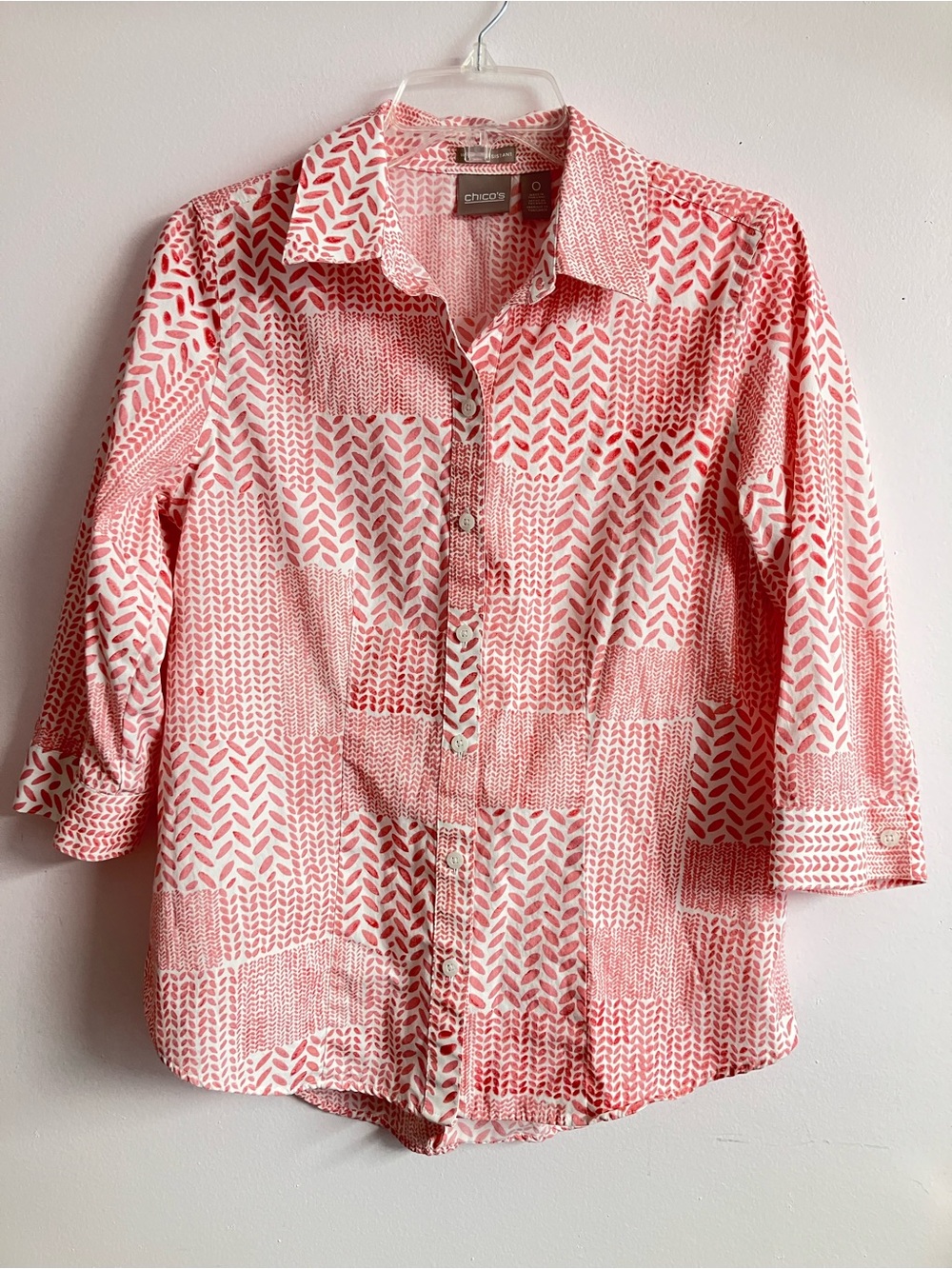 Chico’s Women’s Button Front w Collar Shirt, Size 0, 3/4 Sleeves, Pinks/White